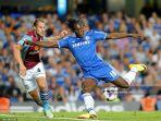 striker-chelsea-belgia-romelu-lukaku-kanan-bersaing-dengan-bek-aston-villa.jpg