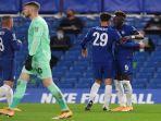 striker-chelsea-tammy-abraham-kanan-merayakan-dengan-gelandang-chelsea-kai-havertz.jpg