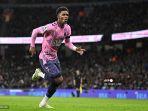 striker-everton-inggris-demarai-gray.jpg