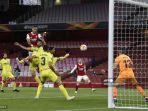striker-gabon-arsenal-pierre-emerick-aubameyang-kedua-dari-kiri-menyundul-bola.jpg