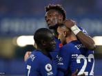 striker-inggris-chelsea-tammy-abraham-atas-merayakan-golnya.jpg