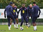 striker-inggris-ivan-toney-tengah-mengambil-bagian-dalam-sesi-latihan.jpg