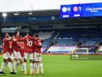 striker-inggris-manchester-united-marcus-rashford-merayakan-bersama-rekan-satu-timnya.jpg