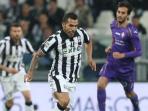striker-juventus-carlos-tevez-beraksi_20150430_025317.jpg