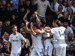 striker-leeds-united-rodrigo-tengah-merayakan-setelah-mencetak-gol.jpg
