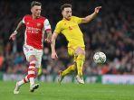 striker-liverpool-asal-portugal-diogo-jota-kanan-melewati-bek-arsenal.jpg