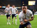 striker-manchester-city-brasil-gabriel-jesus-kanan-merayakan-gol-ketiga.jpg