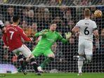 striker-manchester-united-asal-portugal-cristiano-ronaldo-kiri-memanfaatkan-peluang-awal.jpg