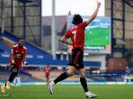 striker-manchester-united-asal-uruguay-edinson-cavani-merayakan-gol-ketiga-timnya.jpg