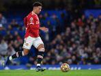 striker-manchester-united-inggris-jadon-sancho-melakukan-terobosan.jpg