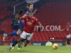 striker-manchester-united-prancis-anthony-martial-dilanggar-oleh-bek-southampton.jpg