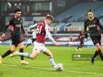 striker-muda-aston-villa-louie-barry-saat-melawan-liverpool.jpg