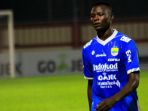 striker-persib-bandung-ezechiel-n-douassel_20180802_192151.jpg