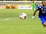 striker-persib-bandung-ferdinand-sinaga_20141107_225941.jpg