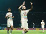 striker-persija-jakarta-michael-krmencik-merayakan-gol-ke-gawang-arema-fc.jpg