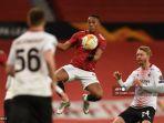 striker-prancis-manchester-united-anthony-martial-mengontrol-bola.jpg