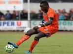 striker-timnas-gabon-fabrice-do-marcolino_20150108_034852.jpg