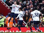 striker-tottenham07-son-heung-min-2k-merayakan-bersama-james-maddison.jpg