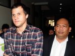 stuart-collins-hadiri-sidang-perceraiannya_20151012_222204.jpg