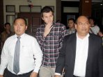 stuart-collins-hadiri-sidang-perceraiannya_20151012_222239.jpg