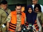 suami-dan-istri-bupati-empat-lawang-jadi-tersangka_20150722_201253.jpg