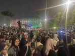 suasan-konser-dewa-19-di-jis.jpg