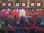 suasana-aksi-panggung-shaggydog-saat-tampil-di-panggung-louder-than-ever_20160903_180049.jpg