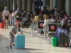 suasana-antrian-calon-penumpang-ka-stasiun-pasar-senen_20210426_121513.jpg