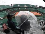 suasana-arena-di-sekitar-lapangan-tenis-philippe-chatrier_20160601_154236.jpg