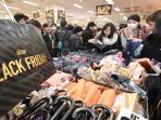 suasana-black-friday-di-sebuah-mal-besar-di-jepang_20171124_071547.jpg
