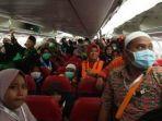 suasana-dalam-pesawat-lion-jt-1121111.jpg