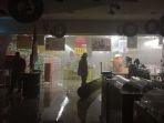 suasana-dapur-food-court-di-lantai-dua-pusat-perbelanjaan-depok-town-square_20171203_214734.jpg