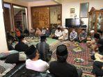 suasana-di-dalam-rumah-duka-azyumardi.jpg