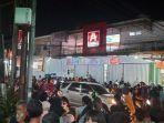 suasana-di-depan-mini-market-lokasi-pria-tanpa-identitas-lakukan-percobaan-bunuh-diri.jpg