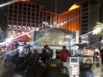 suasana-di-halaman-masjid-istiqlal-jakarta-pada-sabtu-16122017-malam_20171217_034336.jpg