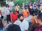 suasana-di-lokasi-pembunuhan-warga-di-kelurahan-lawangan-daya-kabupaten-pamekasan.jpg
