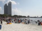 suasana-di-pantai-beach-pool-ancol_20180620_070155.jpg