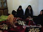 suasana-di-rumah-duka-terlohat-keluarga-irwan-masih-berkumpul-di-rumah.jpg