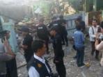 suasana-di-sekitar-lokasi-ledakan-di-kompleks-puri-pattene-biringkanaya-makassar_20150803_192842.jpg