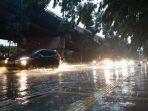suasana-genangan-banjir-di-jalan-ahmad-yani-matraman-jakarta-timur.jpg