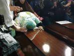 suasana-haru-di-rs-polri.jpg