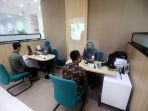 suasana-kantor-cabang-bsi-yang-resmi-beroperasi_20210201_203830.jpg