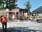 suasana-kantor-polsek-tambelangan-sampang-madura-seusai-dibakar-massa-pada-rabu-2252019-malam.jpg