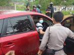 suasana-kejadian-di-seorang-pengemudi-mobil-merek-mazda.jpg