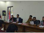 suasana-konnferensi-pers-penasehat-hukum-in-di-aula-rumah-maka.jpg