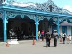 suasana-kori-kamandungan-lor-keraton-solo_20170417_074505.jpg
