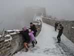 suasana-magis-saat-tembok-besar-china-diselimuti-kabut_20230301_173320.jpg