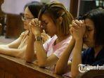suasana-misa-di-gereja-santa-maria-tak-bercela-wujud-mengenang-peristiwa-satu-tahun-bom-surabaya.jpg