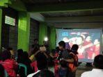 suasana-nonton-bareng-di-rumah-pemain-timnas-u-22-witan-sulaiman.jpg