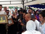 suasana-pemakaman-aktor-lawas-politikus-dan-seniman-sys-ns_20180123_203918.jpg